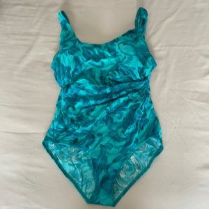 🌿 Turquoise Patterned Swimsuit